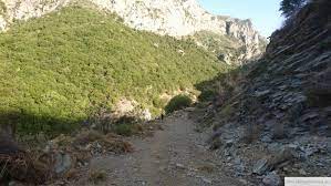 Schon allein die zufahrt durch die engen dörfer ist spannend. Rindomo Schlucht Campertrekking