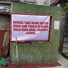 Nah, biar nggak penasaran, berikut brilio.net rangkum dari berbagai sumber, kamis (8/10), spanduk lucu imbauan buang sampah. 10 Tulisan Dilarang Buang Sampah Sembarangan Ini Kocak Tapi Nampol