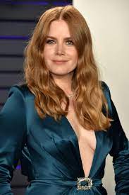The actress is engaged to darren le gallo, her starsign is leo and she is now 46 years of age. Amy Adams Spielt In Der Neuen Netflix Serie Kings Of America Mit