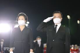 『한 사이트에 통합된 국내 및 해외 토렌트』 저마다의 일곱 살을 가슴에 품은 채 어른이라는 이름으로 살아가는 이들이 살인사건이 일어난 건물에 모여 살게 되며 시작되는 이야기 국내 최초 토렌트 검색 엔진 토렌트서치에 오신 것을 환영합니다. Pnfsozy Rwhemm