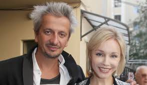 Зудина едва не разрыдалась после вопросов о табакове. On Tak Tonko Chuvstvuet Menya Zudina Razotkrovennichalas O Bogomolove Shou Biznes Dni Ru