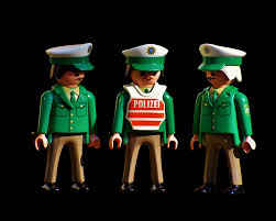 Polizisten Alt Playmobil Kostenloses Bild Auf Pixabay Mit der playmobil polizei auf streife gehen. polizisten alt playmobil kostenloses