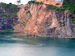 Selfie Seru Dengan Pemandangan Danau Quarry Jayamix Cigudeg Bogor Portal Seputar Cimanggu Bogor