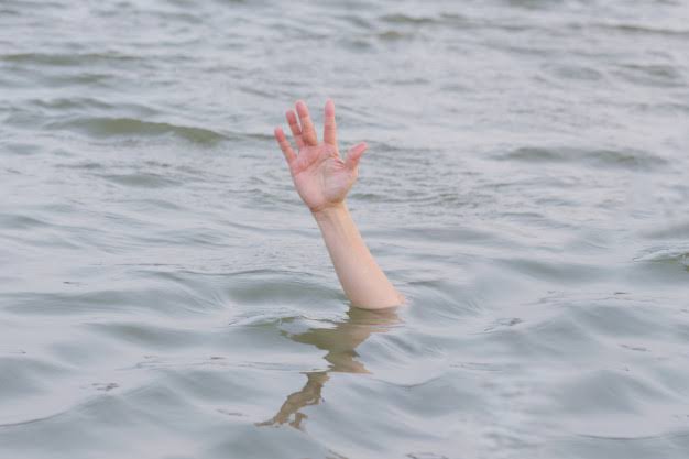 「海で溺れる」の画像検索結果"