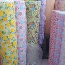 Dalam pemasangannya, jenis vinyl biasanya dikombinasikan dengan jenis lainnya seperti wallpaper kertas. Wallpaper Dinding Murah Bahan Fabrik Anti Lembab Shopee Indonesia