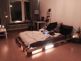 Palettenbett Bilder Ideen Couch Er ist teenager und sehr groß, weshalb ein normales bett zu klein für ihn ist. palettenbett bilder ideen couch