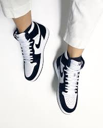La Air Jordan 1 Retro High Og Panda Twist Est Disponible Sur Wethenew Com Silemxmelis In 2020 Nike Sneakers Outfit All Nike Shoes Sneakers Fashion