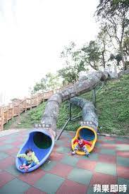 旅途中 玩到不想回家的樹根溜滑梯 飲食男女 park slide walkway park