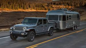 The available tow package can increase that to 6,800lbs or carry a payload of up to 1,440lbs. 2020 Jeep Gladiator Towing Capacity Glenn S Freedom Jeep