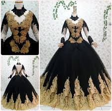 Ruangan makan yang eksklusif ini dibuat dengan nuansa yang gelap, tapi mewah. Baju Pengantin Gold Baju Pengantin Warna Hitam Diary Hijaber