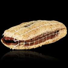 Mettez les cous et la carcasse dans une casserole, recouvrez d'eau, portez à ébullition et éteignez dès le premier bouillon. Roti De Magrets De Canard Festins De France Andignac Foie Gras