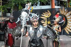 Ide daur ulang dan diy keren yang bisa kamu buat dengan barang yang akan kamu buang daur kostum 17 agustus cantik dari koran bekas | baju karnaval daur ulang. Mahasiswa Dkv Stts Sulap Barang Bekas Jadi Kostum Unik Duta Co Berita Harian Terkini