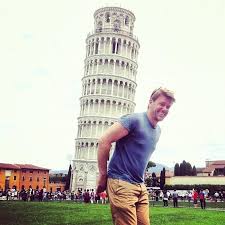 Si trova in piazza del duomo scopri la storia, le foto, il video in questo articolo dedicato alla torre di pisa. 21 Foto Turistiche Della Torre Di Pisa Davvero Creative