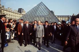 Environnement extérieur (bassins, jets d'eau, …) ce que je sais dimensions : Ce Que Vous Ne Savez Pas Sur La Pyramide Du Louvre