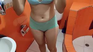 She asks me to take a bath with her and I take advantage of putting my cock  in her before they discover us, how lucky I was to arrive and have her