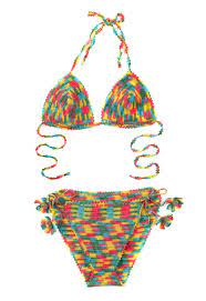 7 idee da copiare per bikini e costumi da bagno a uncinetto. Costumi Da Bagno All Uncinetto Un Tuffo Negli Anni Settanta Blog Misshobby