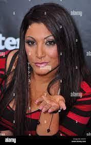 Deena Parker's Instagram, Twitter & Facebook