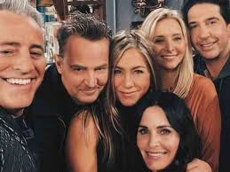 The reunion brings jennifer aniston, courteney cox, matthew perry, lisa kudrow, david schwimmer, and matthew leblanc back to the stage where they filmed the sitcom in burbank. Friends The Reunion Special New Photos People Magazine Hbo Max