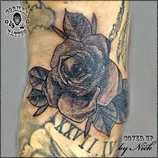 A feminine detail that looks amazing combined with any outfit. Gorilla Tattoo Cover Up In Black Grey Unter Der Rose Stand Der Buchstabe M Gestochen Von Azubi Nick Tattoo Tattoos Tattoostudio Neuss Dusseldorf Koln Coverup Rose Rosentattoo Facebook