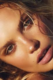 Juliette Perkins's Instagram, Twitter & Facebook