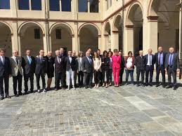 Campania aceasta a fost insa una in care cei care vor sa acceada la cea mai importanta functie in stat au evitat pe cat au putut spatiul. Biella Presentata La Lista Di Forza Italia In Citta L Europarlamentare Comi Il Biellese