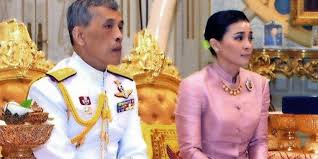 In einem hotel in bayern thailands könig maha vajiralongkorn soll teile seines gefolges in dem deutschen hotel. Uberraschend Thailand Mit Neuer Konigin Rama X Gibt Heirat Bekannt