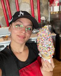 R'garde-toi dans le miroir, oui oui, t'as clairement besoin d'une crème  glacée 🍦😄 😋 #TreatYourself #Thérapie #crémerieavalanche