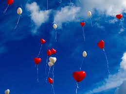 Ho pianto la tua lontananza ed ogni lacrima ha nutrito la tua mancanza. Auguri Per L Anniversario Di Fidanzamento Le 80 Frasi Piu Belle A Tutto Donna