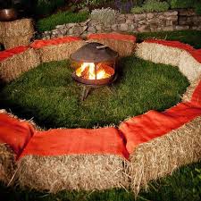 Amenager Son Jardin Facon Glamping Elle Decoration Soiree Feu De Camp Mariage Plein Air Mariage A La Maison