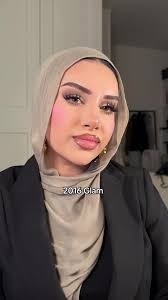 Eminem Receives Award from Britney Spears and Christina Aguilera at 2000  VMAs