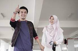 Selepas lapan tahun menduda, penyanyi, dr fitri haris, mendedahkan sudah mendirikan rumah tangga dengan pengurus sendiri, bernama fazilah omar, berusia 32 tahun. Setahun Berkahwin Dengan Pengurus Sendiri Fitri Haris Umum Isteri Dah Hamil Dia Tiada Alahan Tapi Saya Pula Yang Sensitif Bau Hiburan Mstar