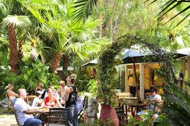 Un Parc Verdoyant Et Fleuri En Bord De Mer Plage Hyeres Camping France Camping
