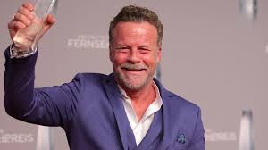 Sieger jenke von wilmsdorff entschuldigt sich. Nach Rtl Aus Jenke Von Wilmsdorff Arbeitet Fur Prosieben Promiflash De