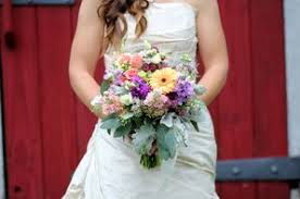 Perfect for special celebrations or bringing cheer to everyday moments, these colorful flowers are perfect for every occasion from get well to just because! Gerbera Daisy Wedding Flower Arrangements