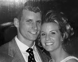 Friends, I am beyond grateful to be invited back to my BFF's beautiful  community gathering, Sip & Stroll, to offer our creations, greetings, and  good tidings for the holiday season. This year,