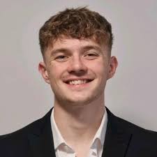 I'm excited to announce that I've graduated with a 2:1 BSc (Hons) in  Business and Management from Brunel University London! I would like to  thank my peers, lecturers, friends, and family for