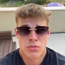 Type 1 diabetic pump safety with sweaty gloves