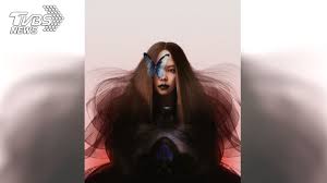 Snowflakes drifting, the north wind whistling. Hmcekdzee5lubm