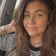 Terra Cox's Instagram, Twitter & Facebook