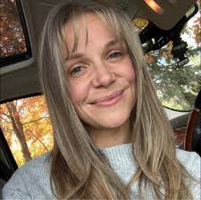 Good morning, everyone! As Christmas is just around the corner, I'm  thrilled to offer my cleaning services to help you prepare your home for  the holiday season. I've had the pleasure of