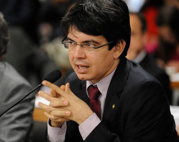 Resultado de imagem para randolfe rodrigues"