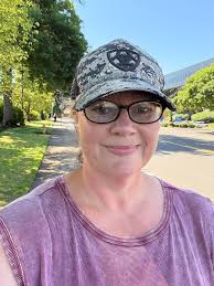 If you had a choice between 1 year of free supplements or 1 day of training  with your favorite bodybuilder — what would you choose?" 👇🏻