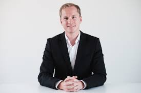 Made $50 million before 30 ➡️ follow me to 1️⃣ find your passion 2️⃣ stop overthinking 3️⃣ make $ online listen to our podcast ⭐️ founder great.com linktr.ee/smilingerik. Erik Bergman Gamingmalta