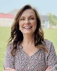 Betsy Mcewen's Instagram, Twitter & Facebook