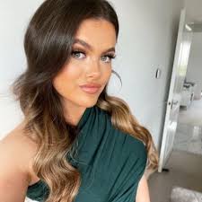 Holly Samson (@HollySamson5)