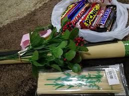 Dan coklatnya asli enk banget dan ga bikin gendut pokoknya order serkarang mumpung msh ada stoknya jangan sampe. Diy Chocolate Bouquet