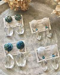 画像に含まれている可能性があるもの 靴 beaded accessories resin jewelry funky jewelry