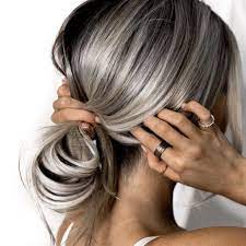 De nombreuses célébrités sont passées aux cheveux naturels tout en longs cheveux gris coupe en 2019 cheveux gris, coiffures. 28 Idees De Meches Grises Couleur Cheveux Cheveux Coupe De Cheveux