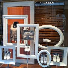 Http Media Cache Ak0 Pinimg Com Originals 5d Ba 81 5dba817c37427a9fbf22aed810e9d53c Jpg Deco Vitrine Decoration Vitrine Vitrine Magasin