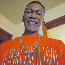 Nina Browne обнови снимката на корицата си.